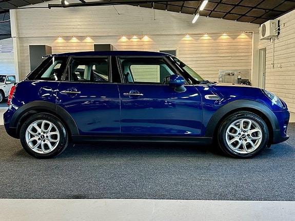 MINI Cooper 2 of 5