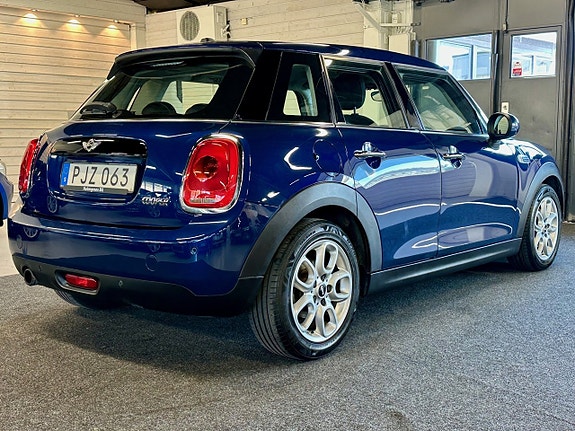 MINI Cooper 3 of 5