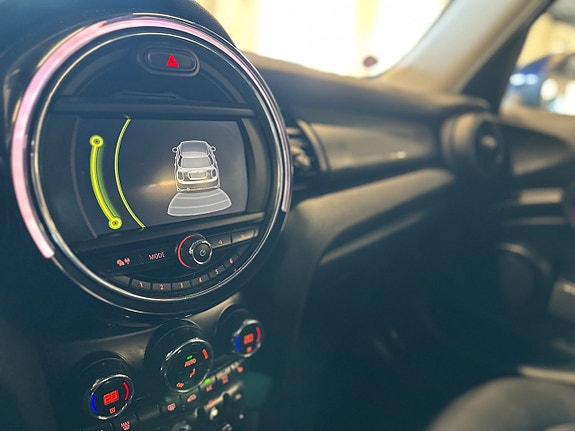 MINI Cooper 12 of 14