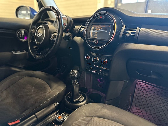 MINI Cooper 11 of 14