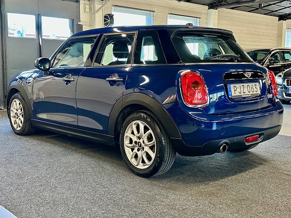 MINI Cooper 4 of 5