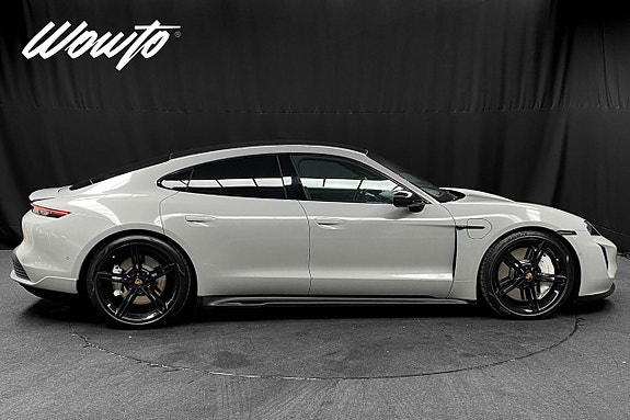 Porsche Taycan 4S 3 of 5