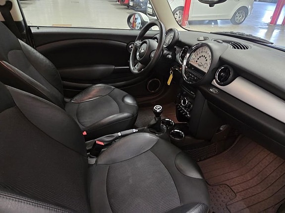 MINI Cooper 5 of 5