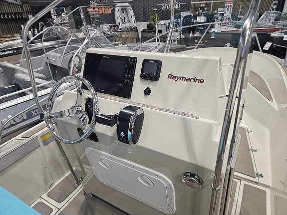 Boston Whaler 22 Outrage  med Suzuki DF200 2023 unik båt 4 of 12