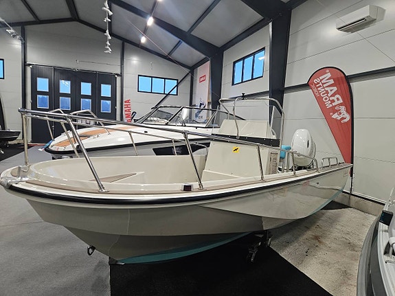 Boston Whaler 22 Outrage  med Suzuki DF200 2023 unik båt