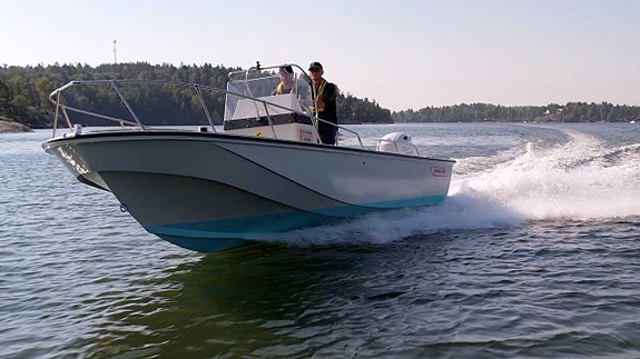 Boston Whaler 22 Outrage  med Suzuki DF200 2023 unik båt 2 of 12