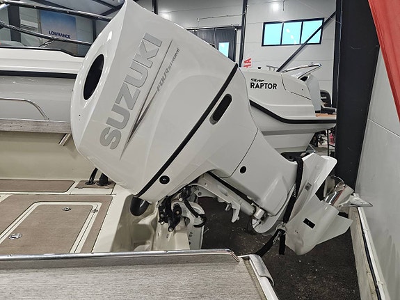 Boston Whaler 22 Outrage  med Suzuki DF200 2023 unik båt 8 of 12