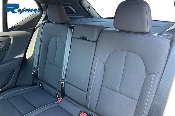 Volvo EX40 15 of 26
