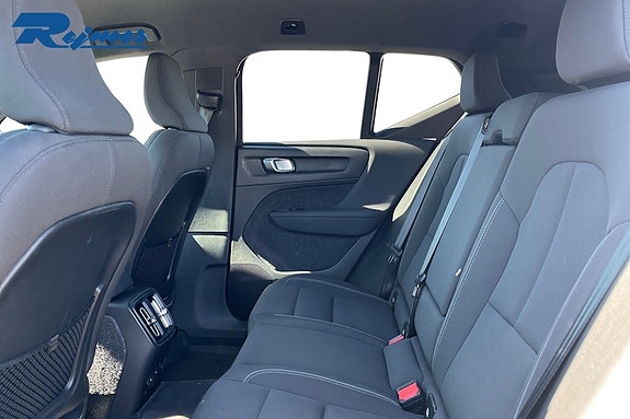 Volvo EX40 14 of 26