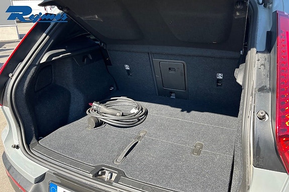 Volvo EX40 16 of 26