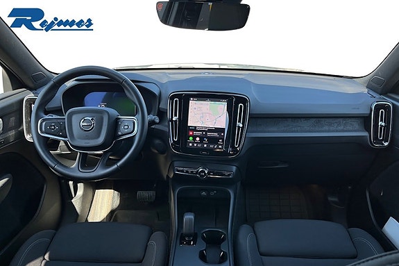 Volvo EX40 7 of 26
