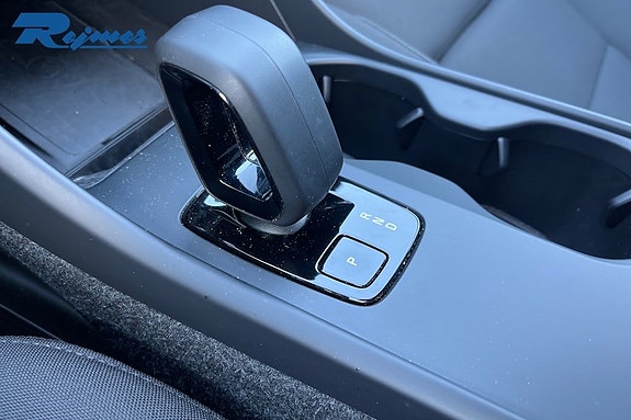 Volvo EX40 12 of 26