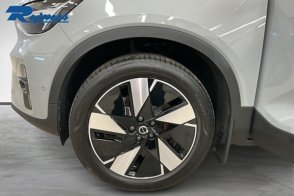 Volvo EX40 23 of 26