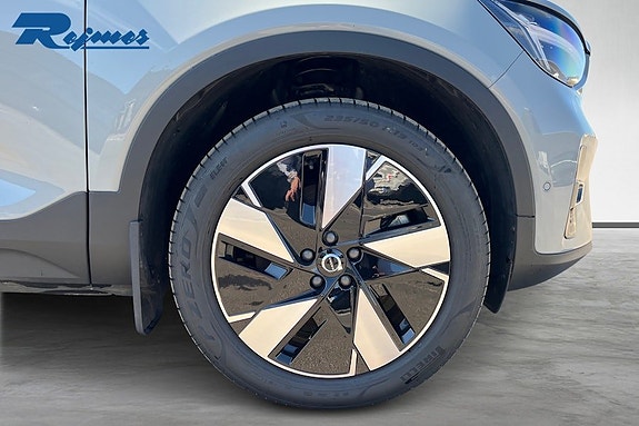 Volvo EX40 20 of 26