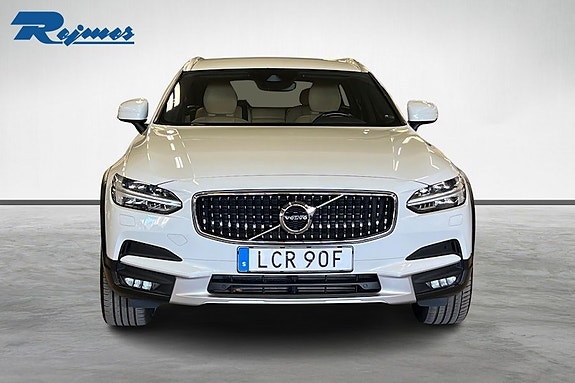 Volvo V90 Cross Country 4 of 5