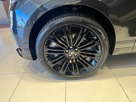 Land Rover Range Rover Velar 3 of 5