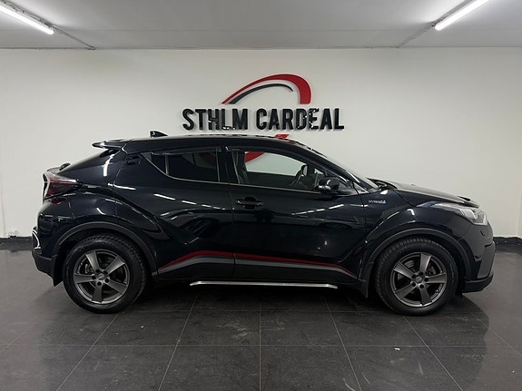 Toyota C-HR 4 of 5