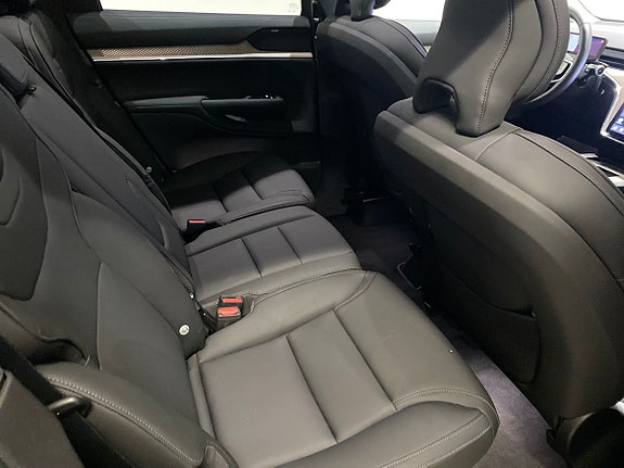 Volvo EX90 11 of 26