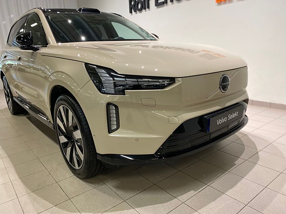 Volvo EX90 7 of 26