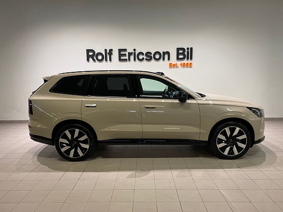 Volvo EX90 6 of 26