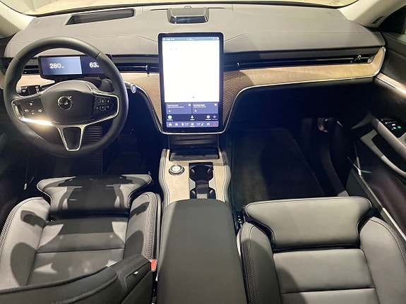 Volvo EX90 17 of 26