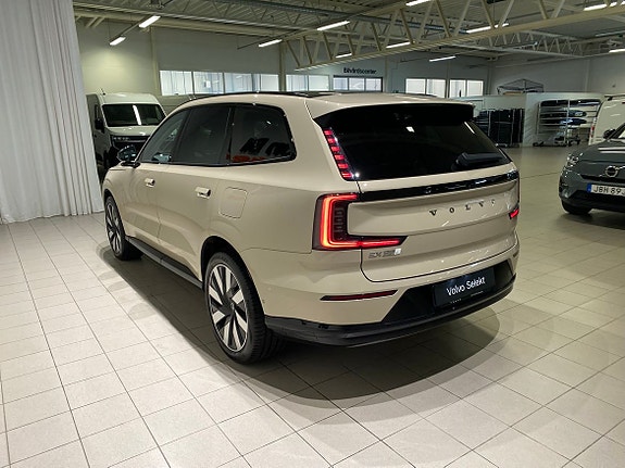 Volvo EX90 3 of 5