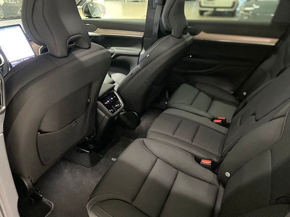 Volvo EX90 16 of 26