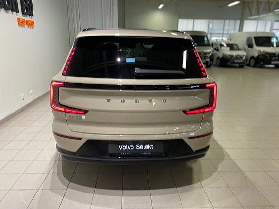 Volvo EX90 4 of 5