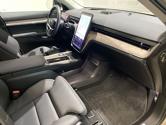 Volvo EX90 10 of 26