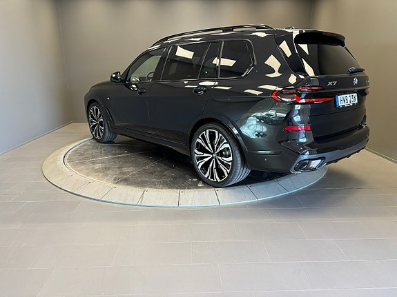 BMW X7 3 of 5