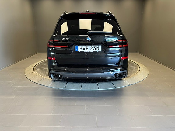 BMW X7 4 of 5