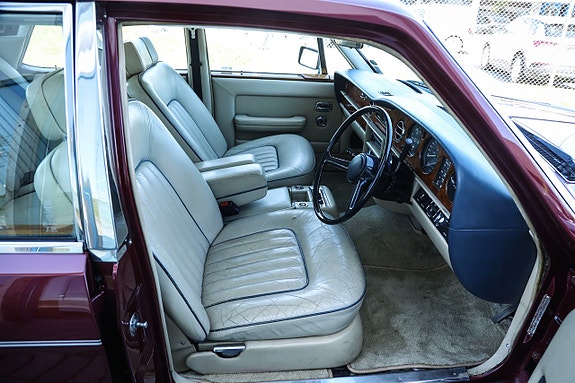 Rolls Royce Silver Spirit 3 of 5