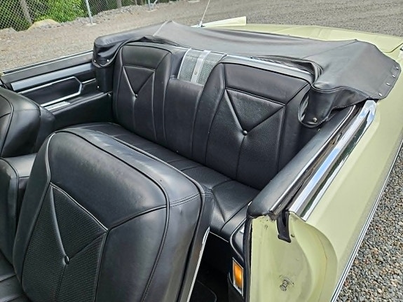 Cadillac Deville 13 of 15
