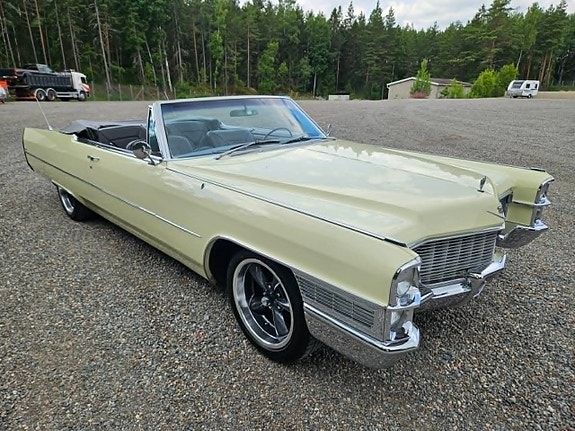 Cadillac Deville 3 of 15