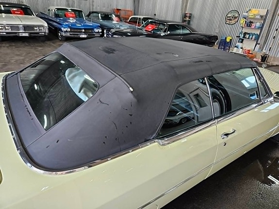 Cadillac Deville 15 of 15