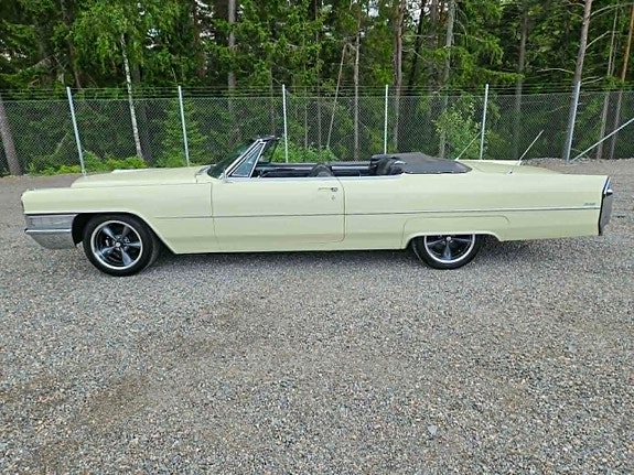 Cadillac Deville 10 of 15