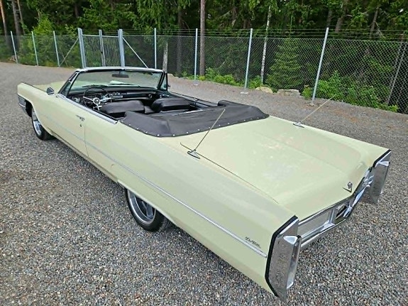 Cadillac Deville 9 of 15