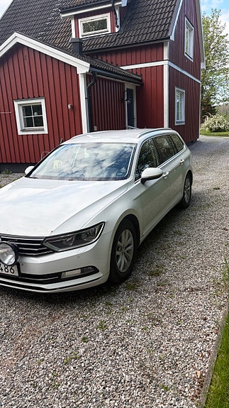 Volkswagen Passat 2 of 5