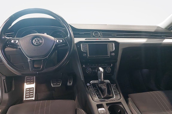 Volkswagen Passat Alltrack 8 of 10