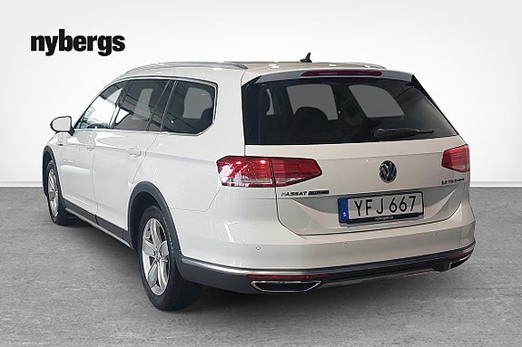 Volkswagen Passat Alltrack 3 of 5