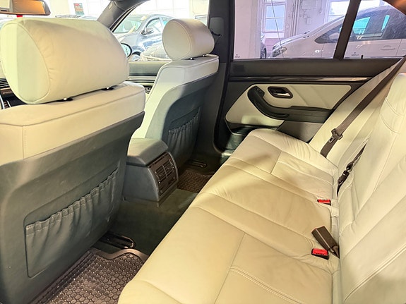 BMW 530i 9 of 17