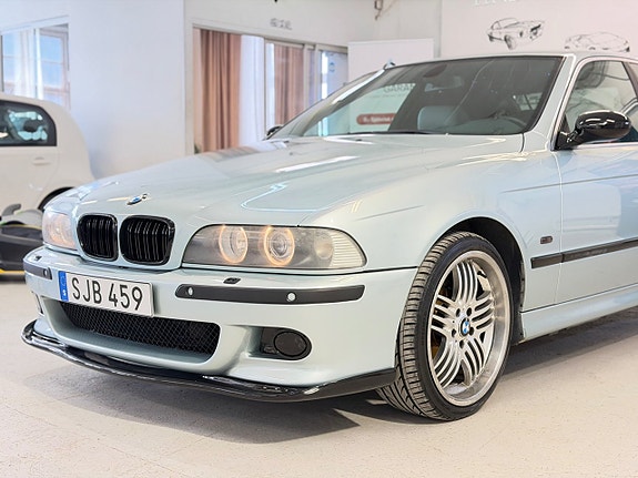 BMW 530i 4 of 5
