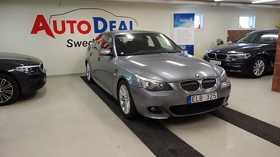 BMW 523i 3 of 5