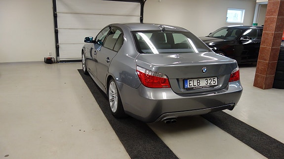 BMW 523i 6 of 12