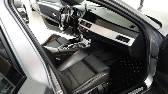 BMW 523i 10 of 12