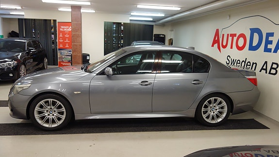 BMW 523i 4 of 5
