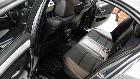 BMW 523i 11 of 12