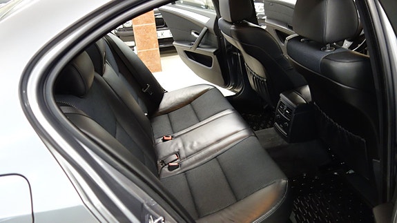 BMW 523i 12 of 12