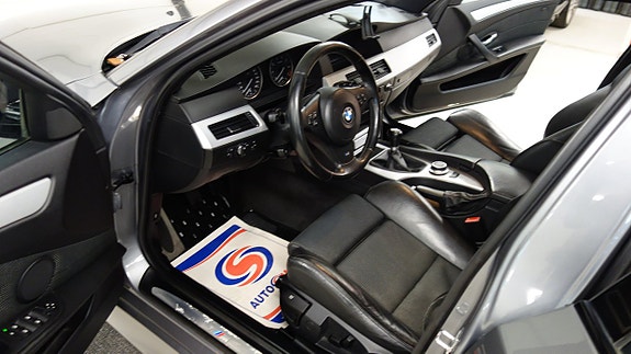 BMW 523i 9 of 12