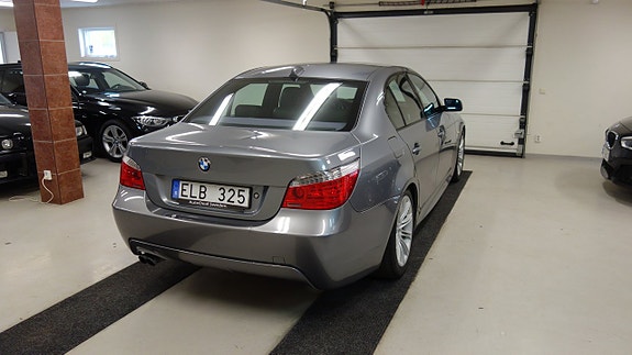 BMW 523i 8 of 12
